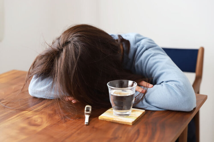 血糖値が高いと吐き気が起こる？〜糖尿病でよく見られる症状も紹介〜
